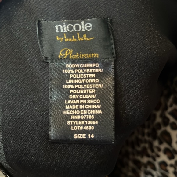 Sparkly Black Dresses bring out the best in everyone. - Picture 6 of 6